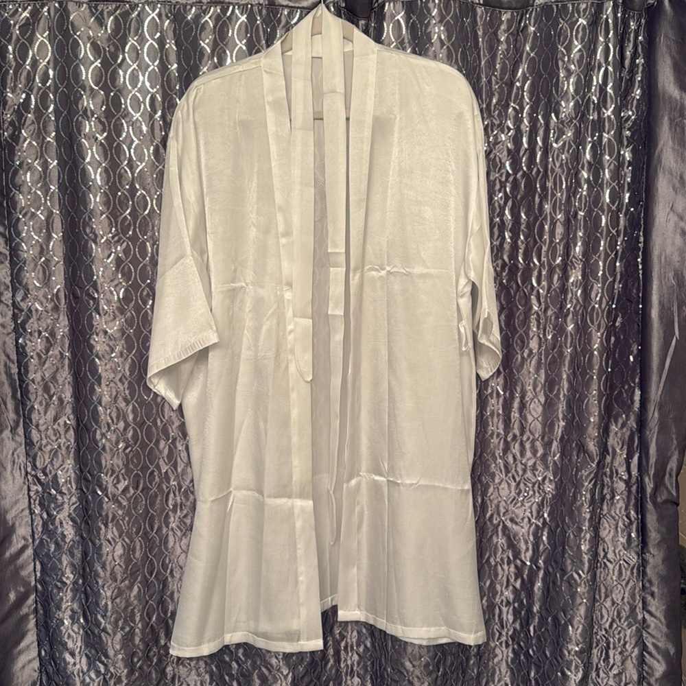 NWOT Bridal Robe